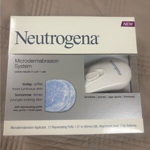 Neutrogena Microdermabrasion System Applicator & 12 Rejuvenating Puffs Refills